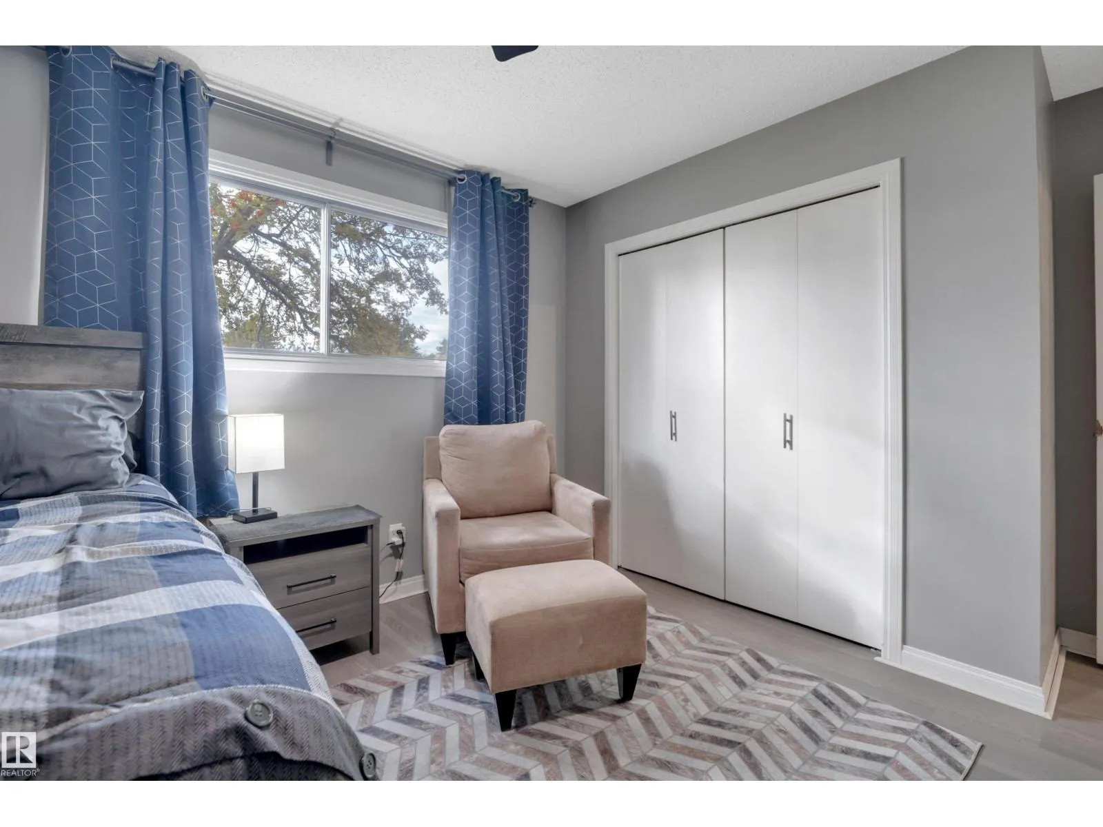 42 CAMELOT AV
