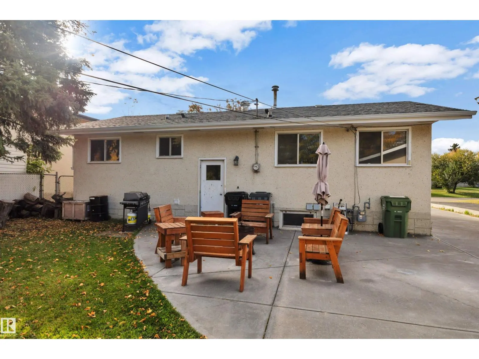 42 CAMELOT AV