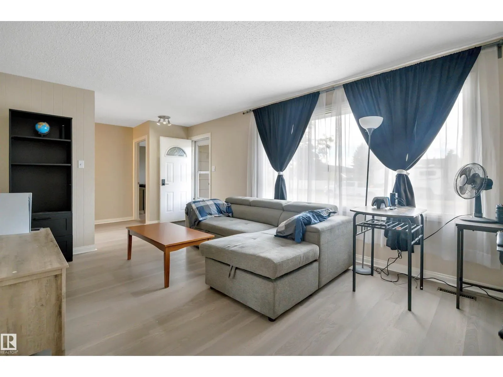 42 CAMELOT AV