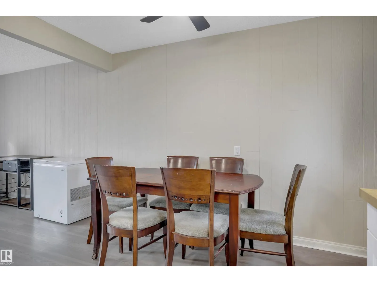 42 CAMELOT AV