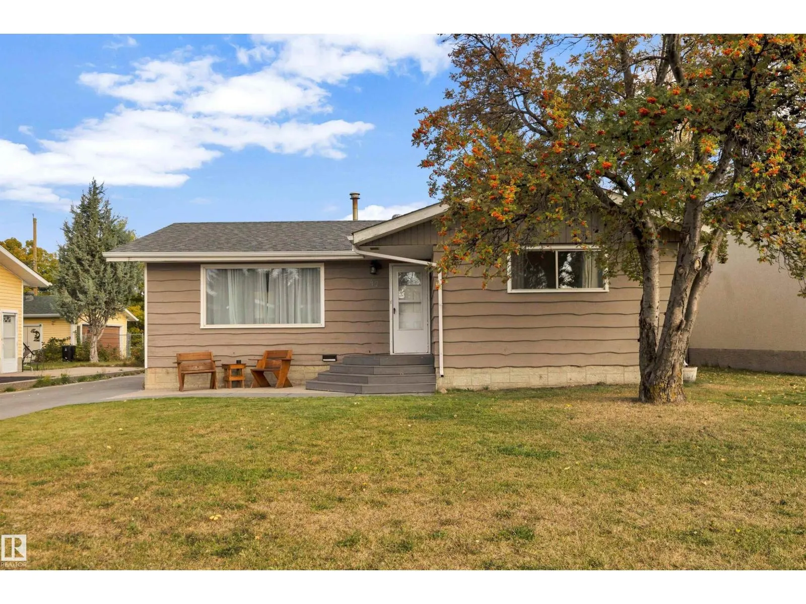42 CAMELOT AV