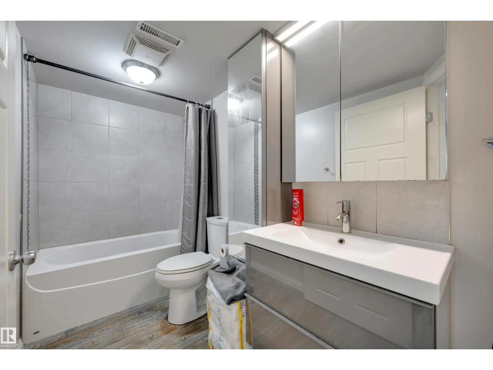 42 CAMELOT AV