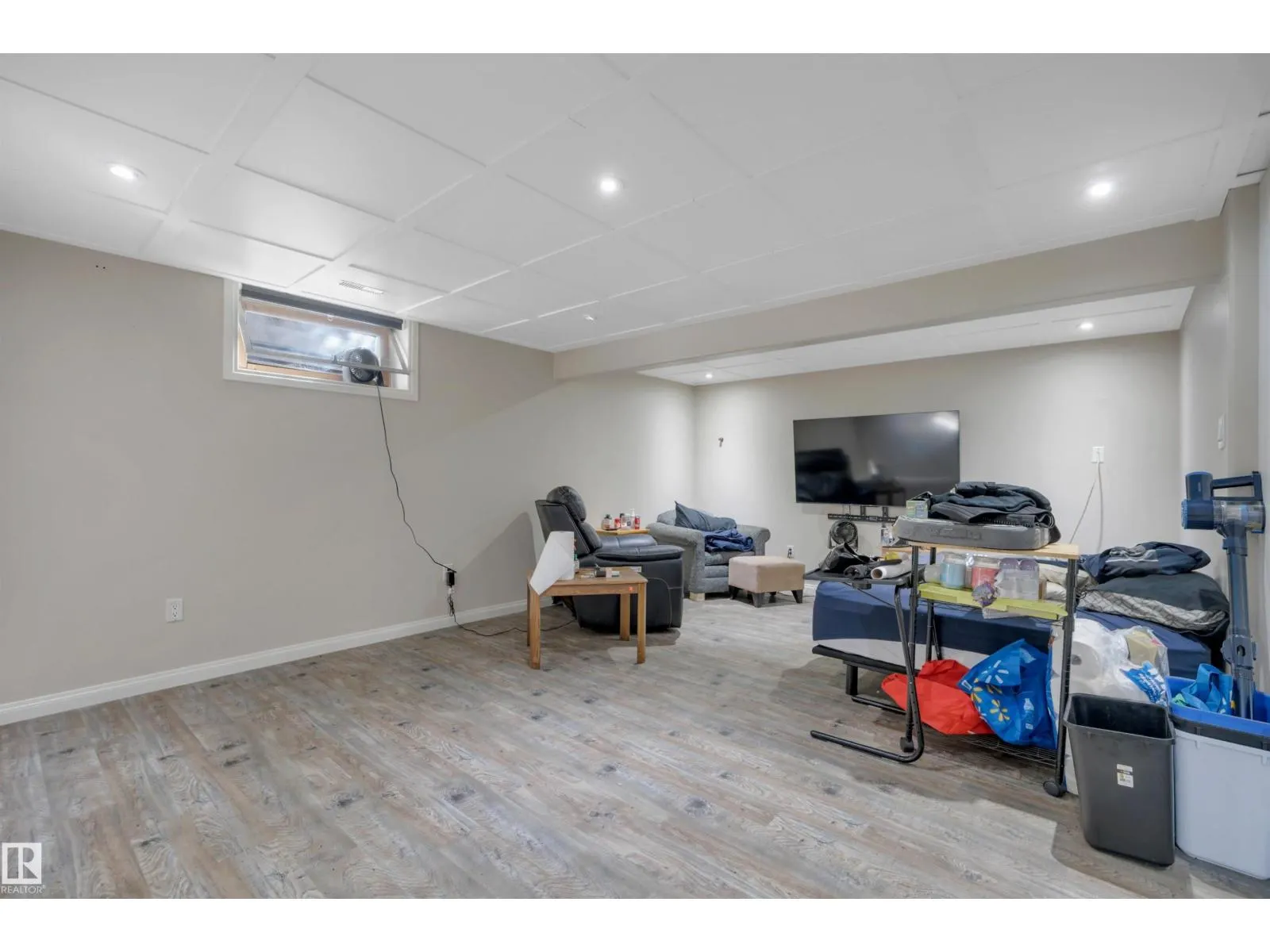 42 CAMELOT AV
