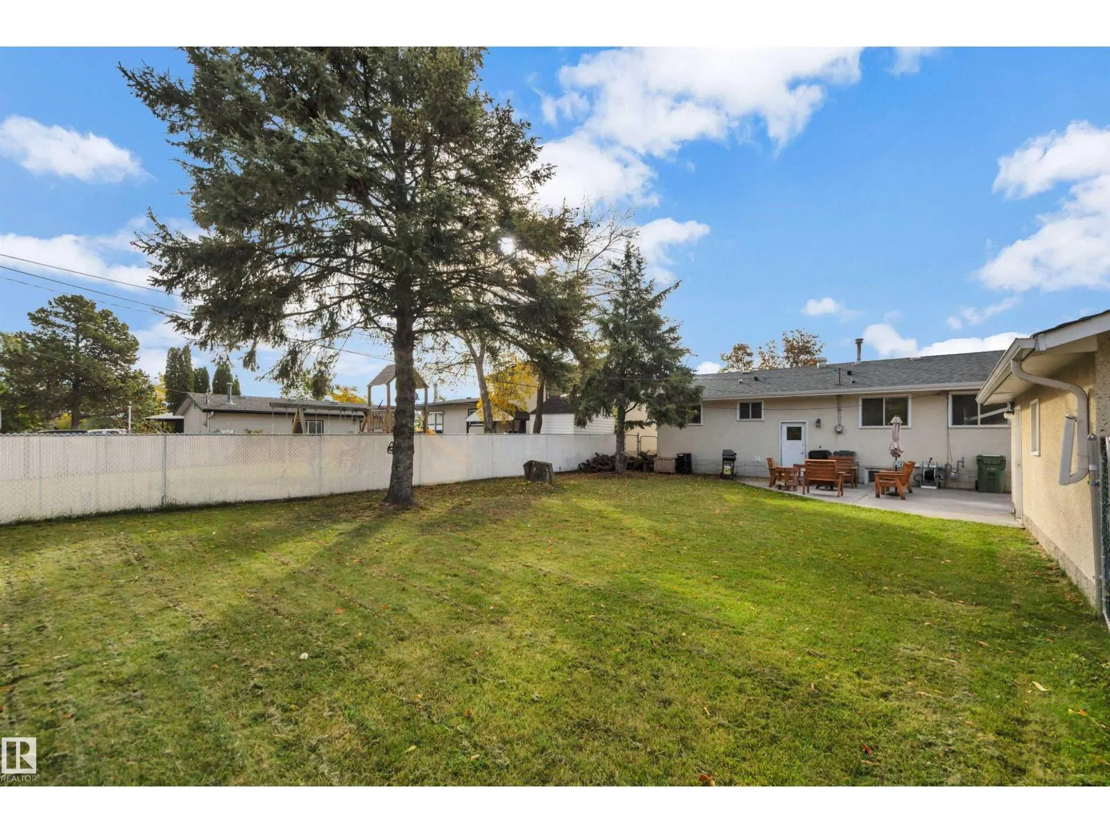 42 CAMELOT AV