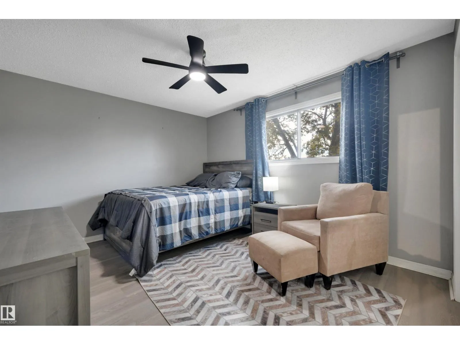 42 CAMELOT AV