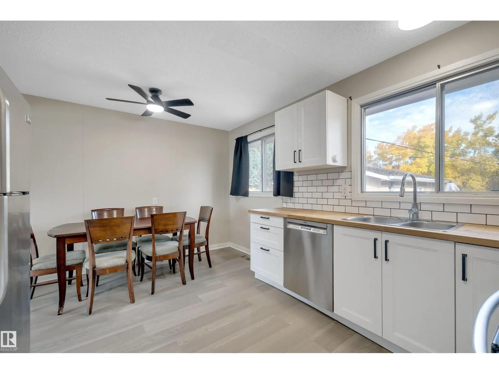 42 CAMELOT AV