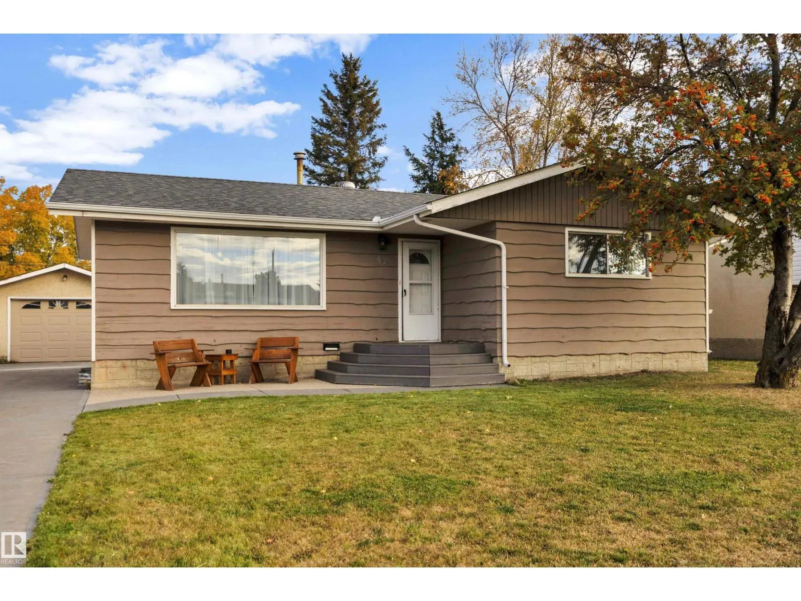 42 CAMELOT AV