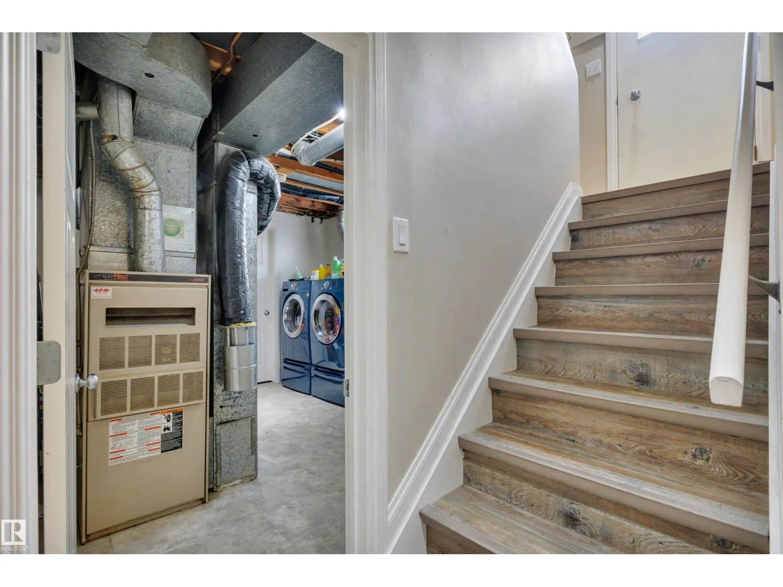 42 CAMELOT AV