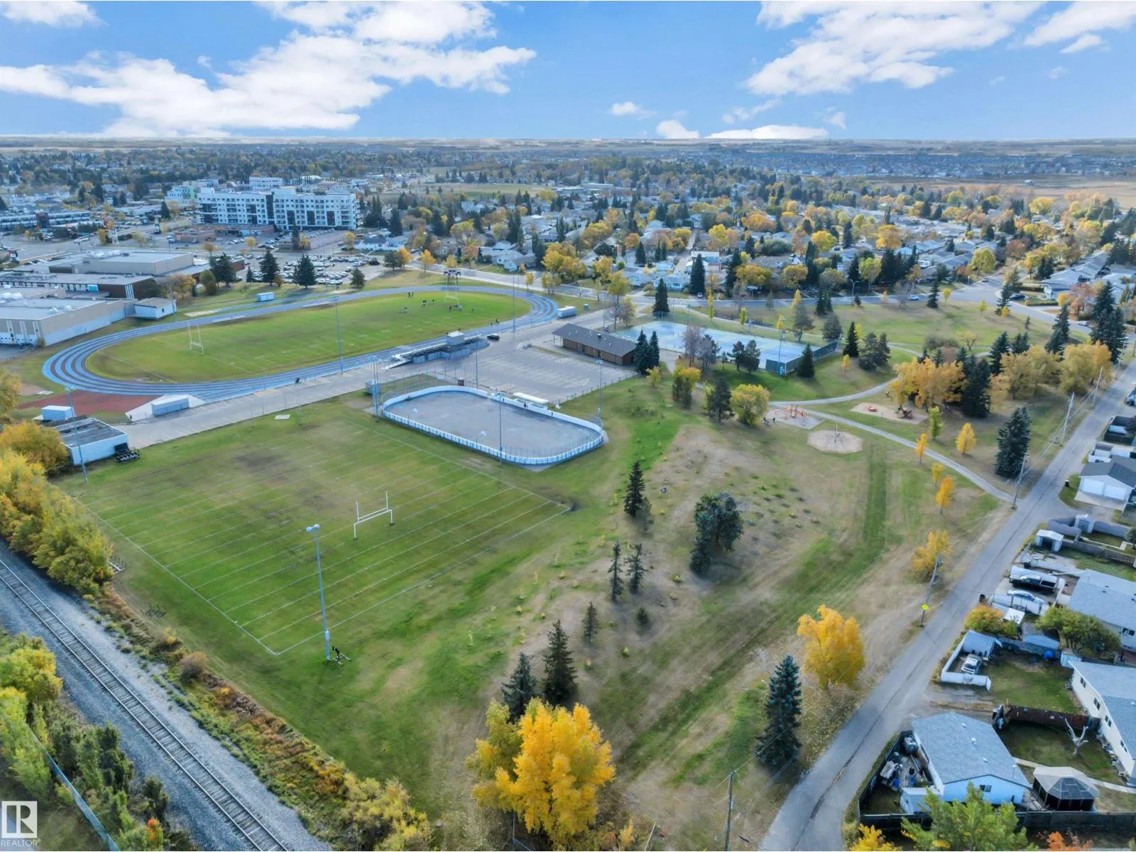 42 CAMELOT AV