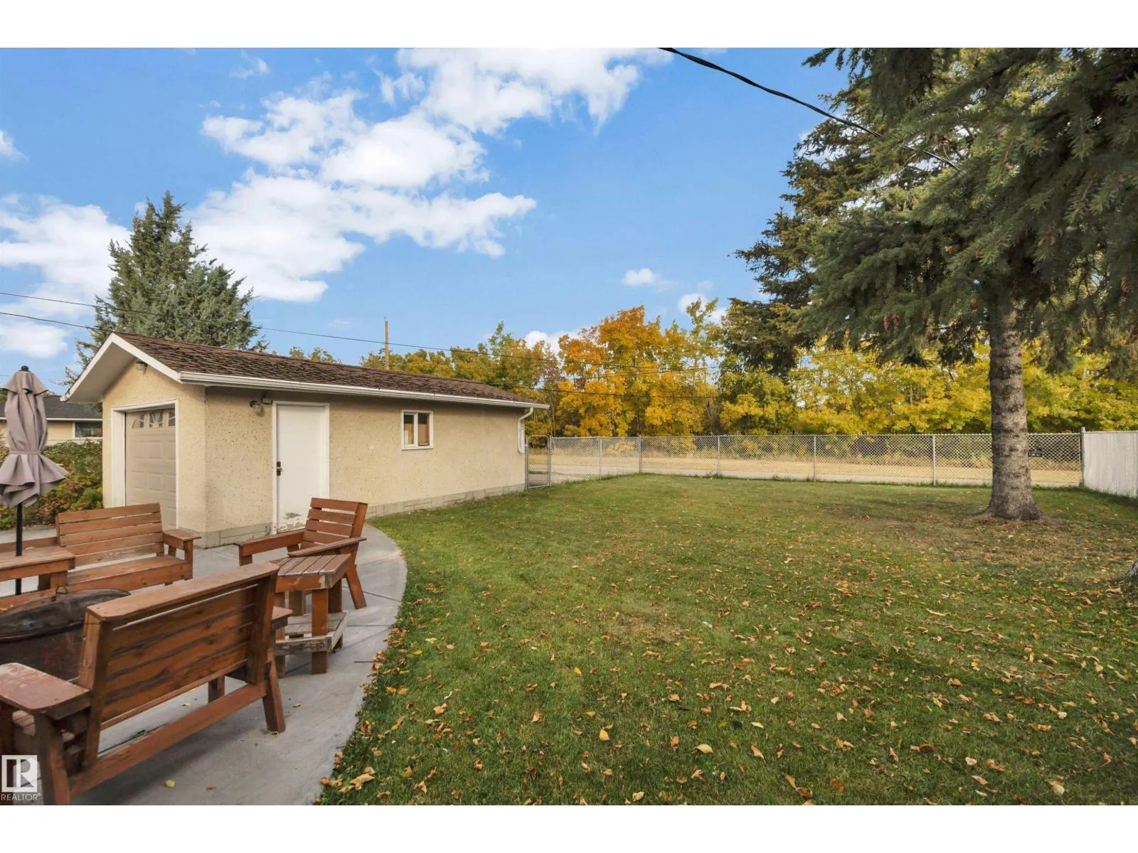 42 CAMELOT AV