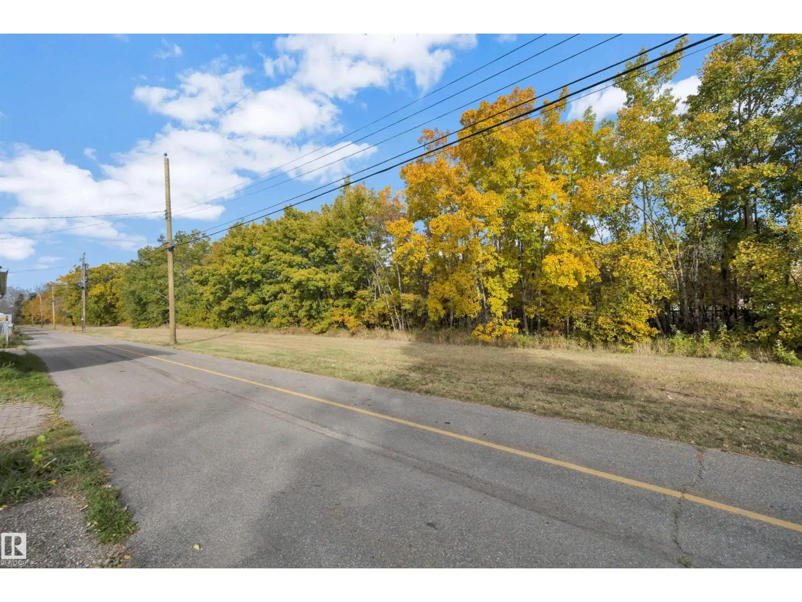 42 CAMELOT AV