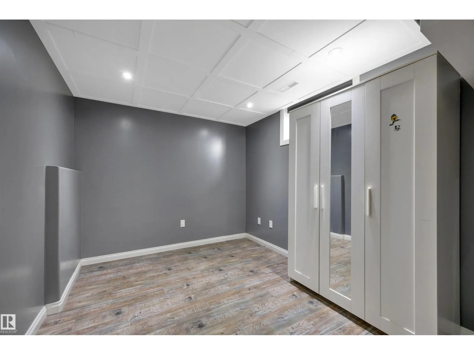 42 CAMELOT AV
