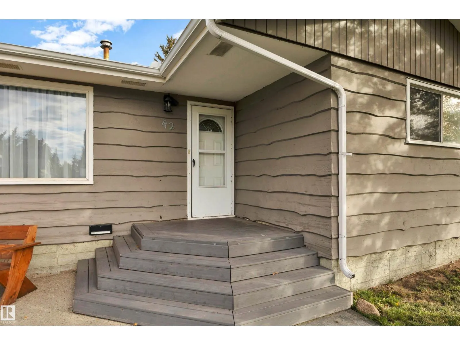 42 CAMELOT AV