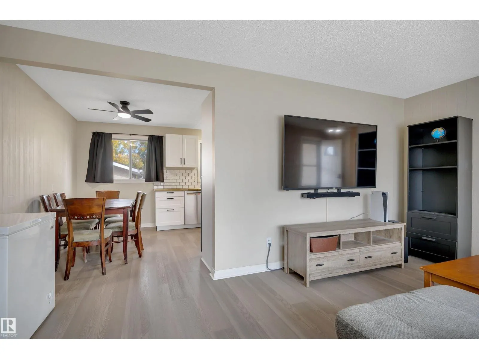 42 CAMELOT AV