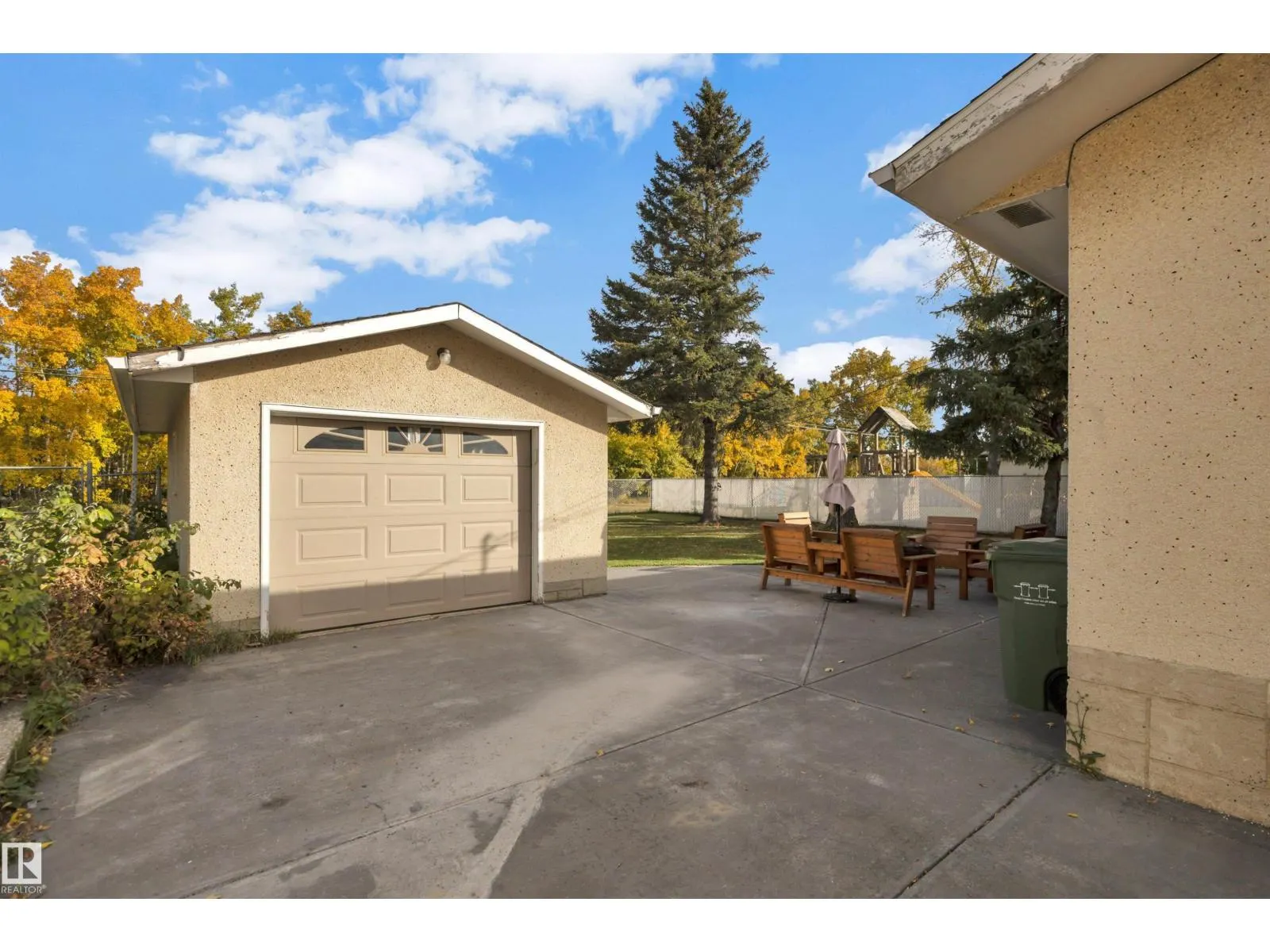 42 CAMELOT AV