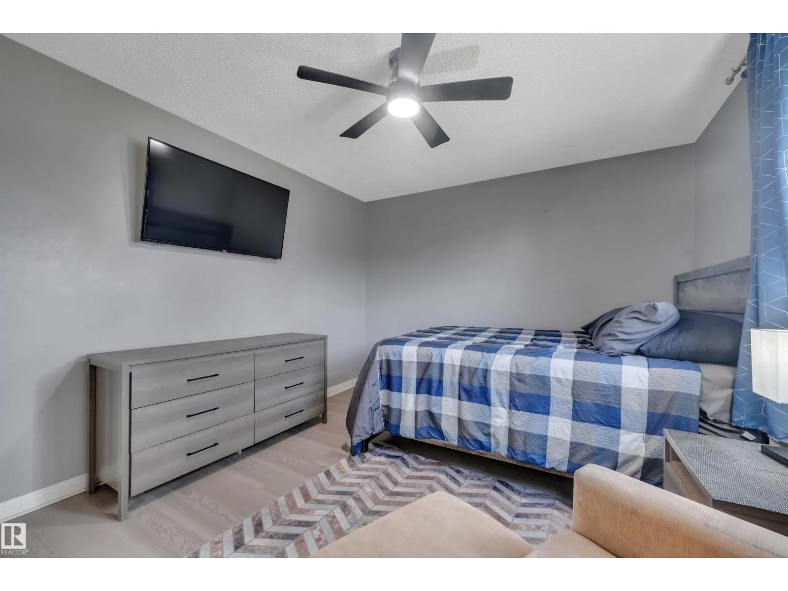 42 CAMELOT AV