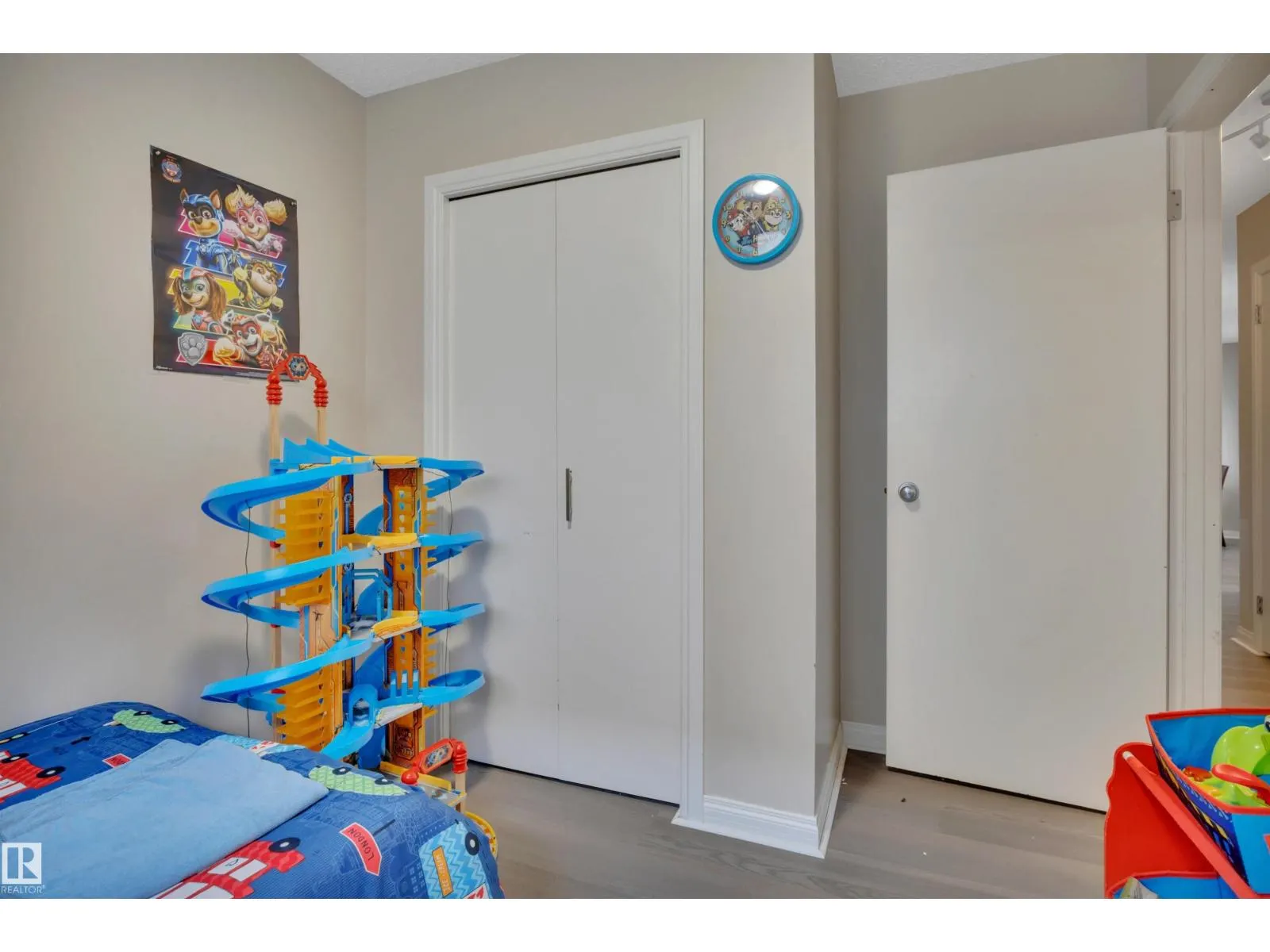 42 CAMELOT AV