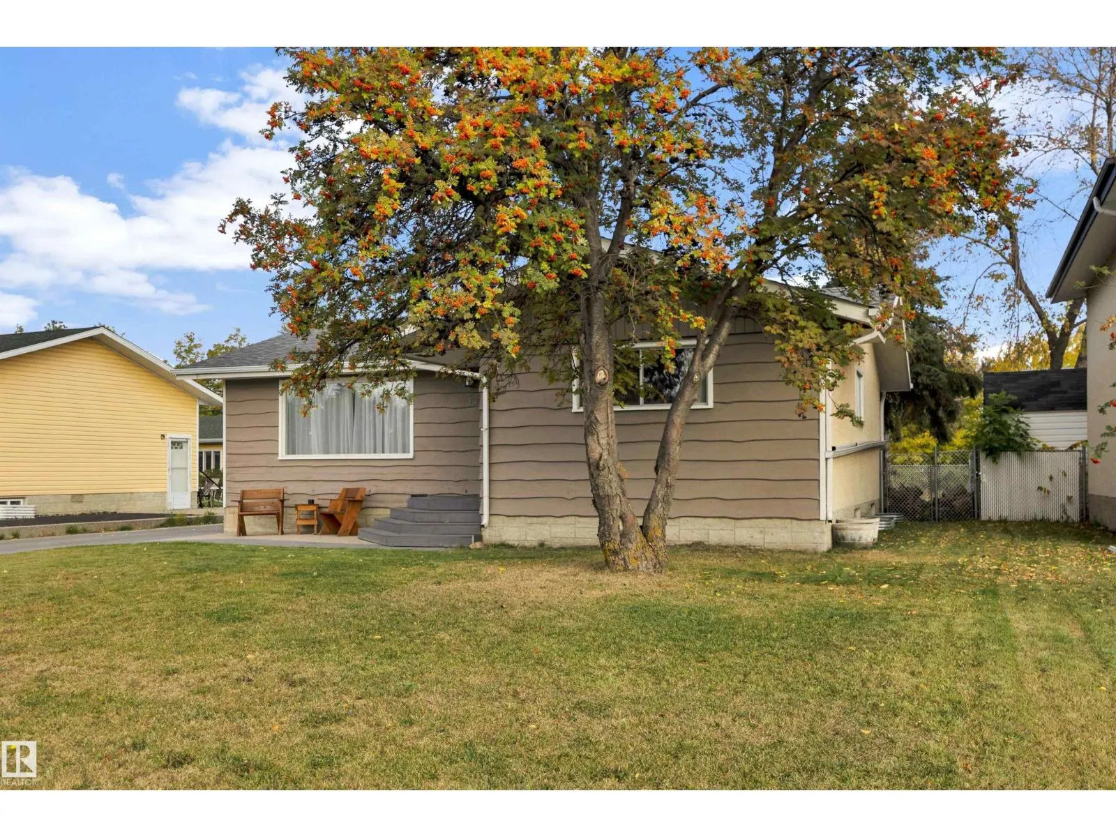 42 CAMELOT AV