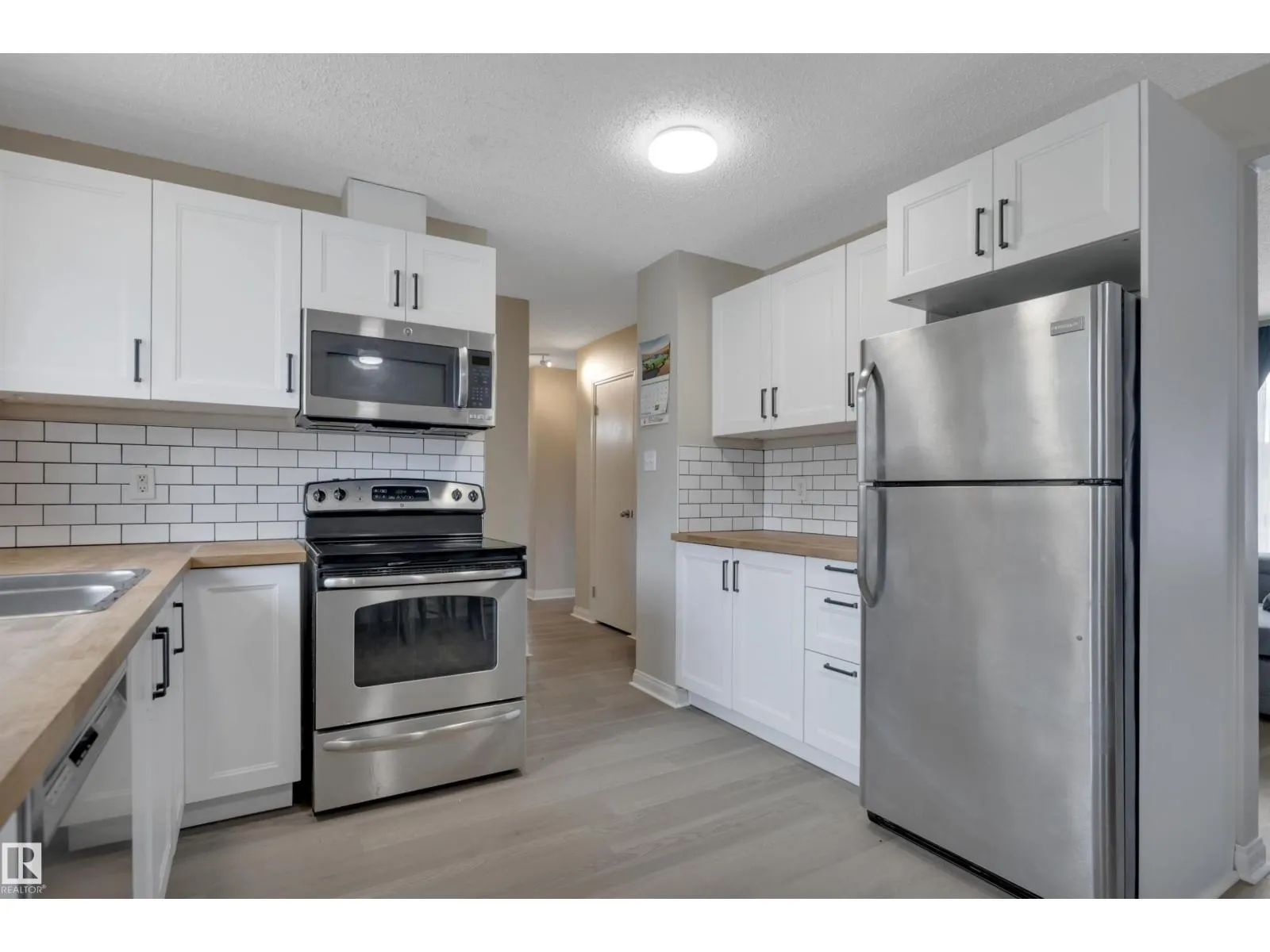 42 CAMELOT AV