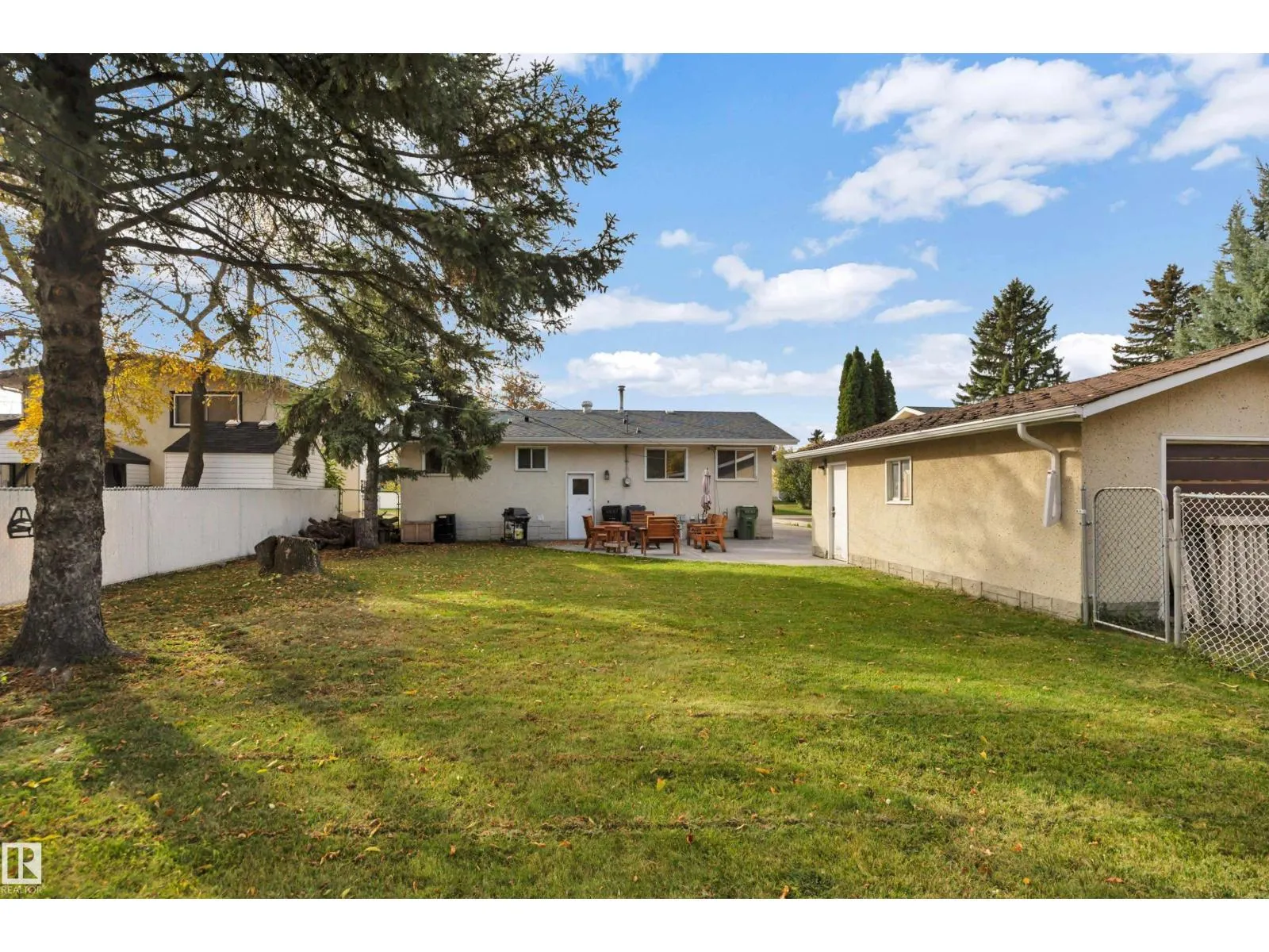 42 CAMELOT AV