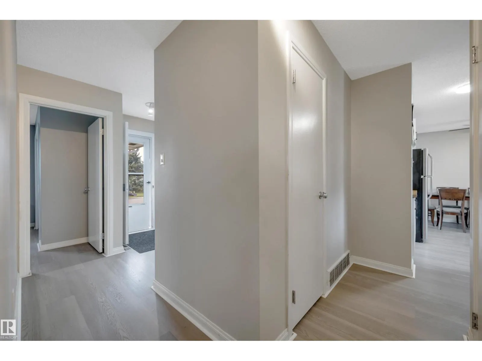 42 CAMELOT AV