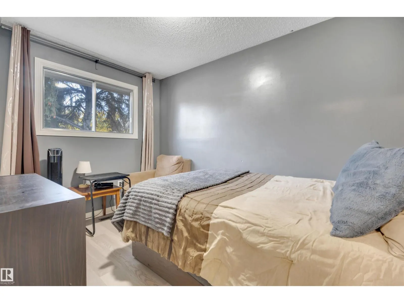 42 CAMELOT AV