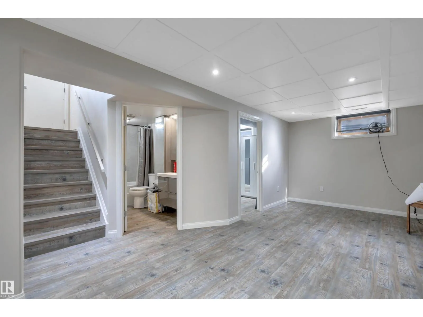 42 CAMELOT AV