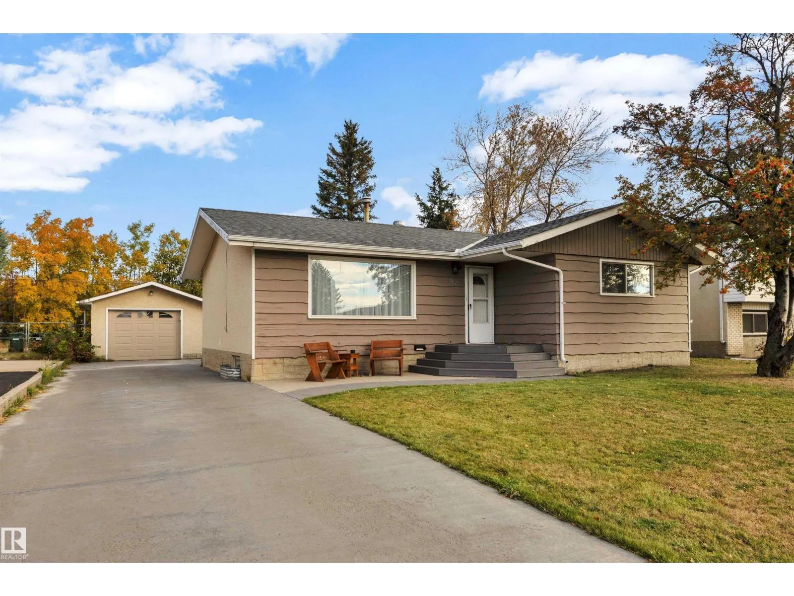 42 CAMELOT AV