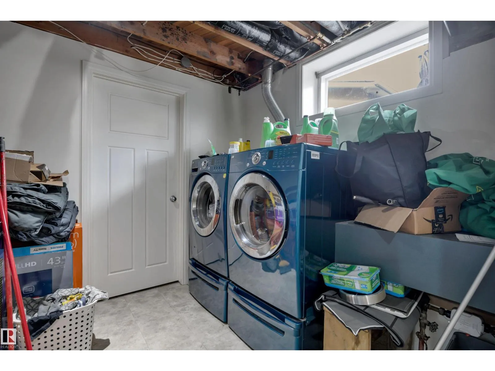 42 CAMELOT AV