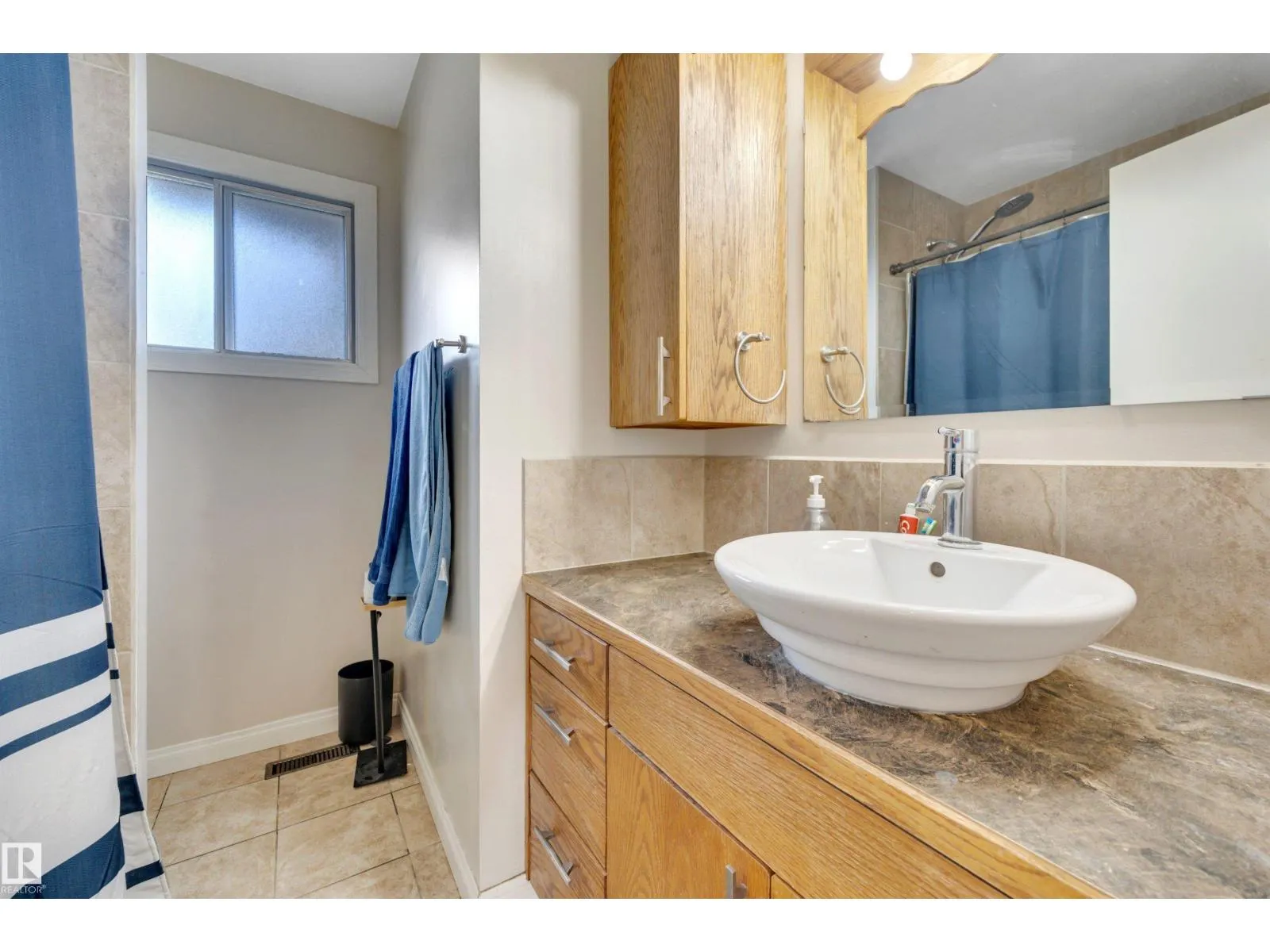 42 CAMELOT AV