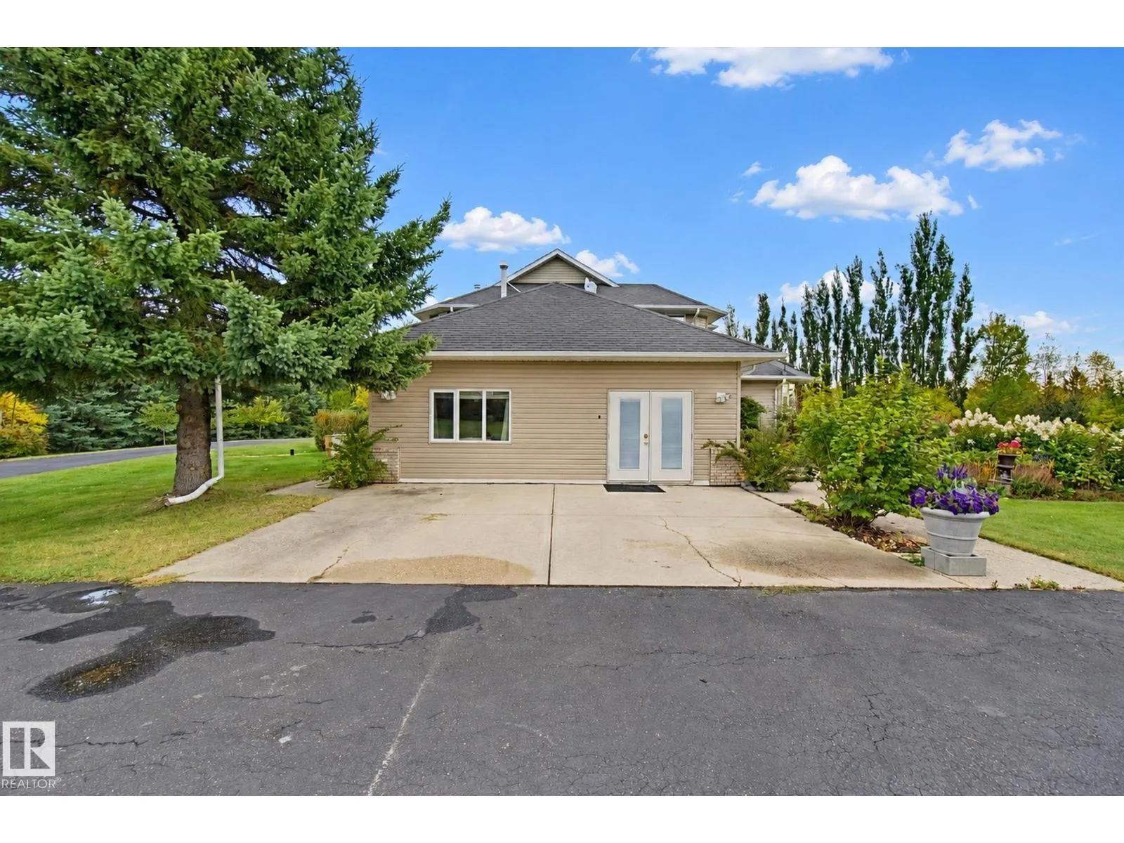 6 ROSENTHAL WY