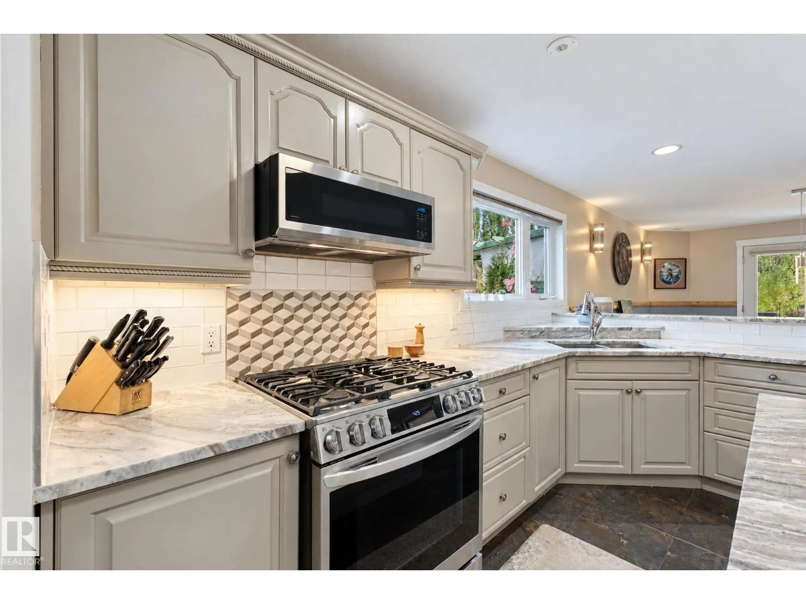 6 ROSENTHAL WY