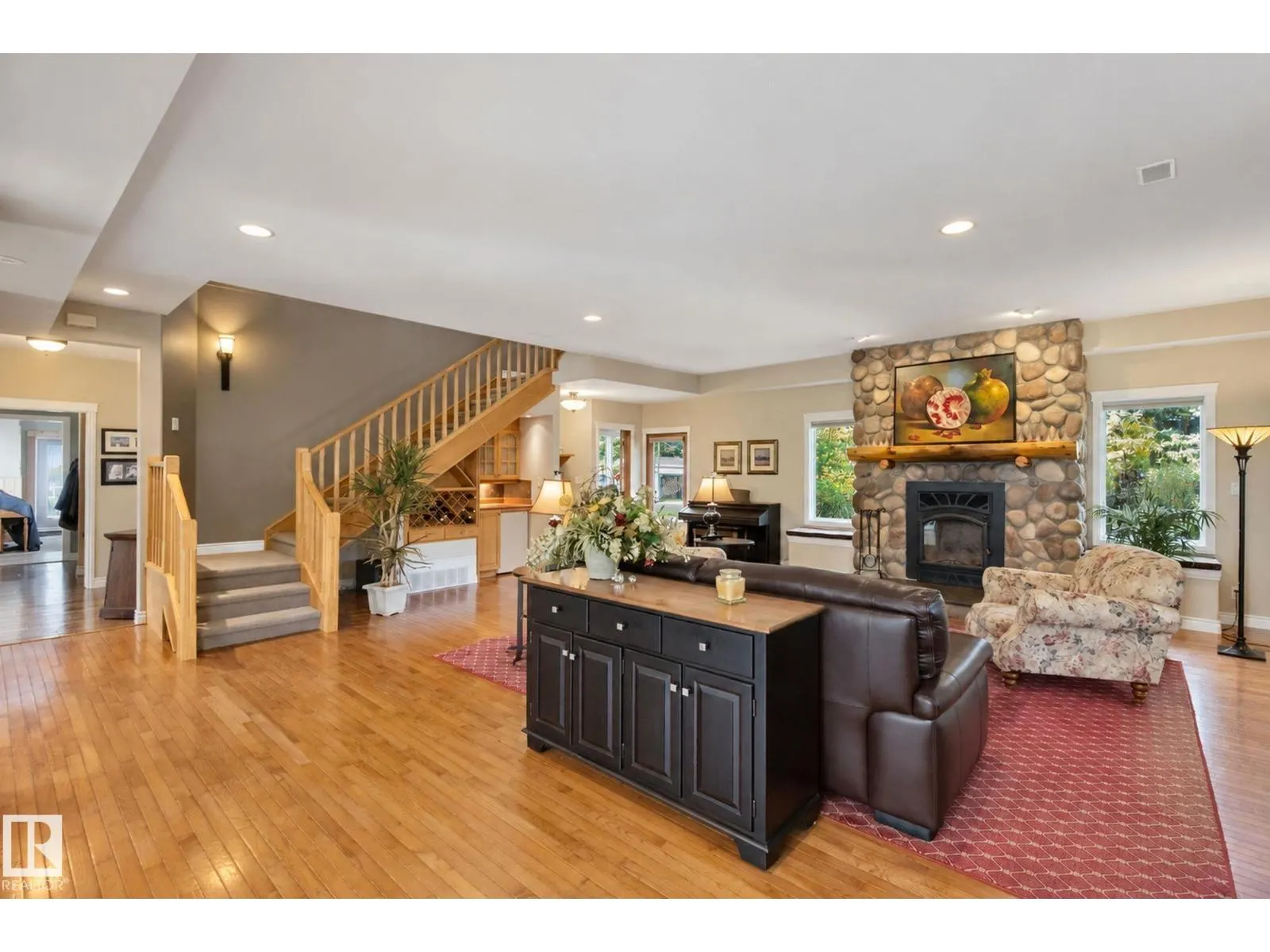 6 ROSENTHAL WY