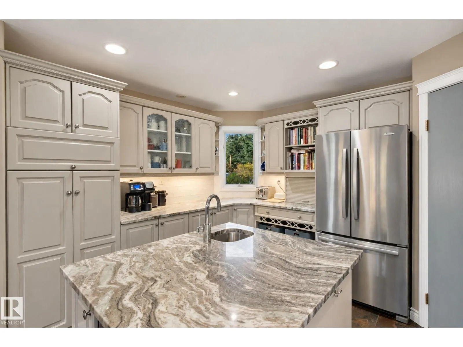 6 ROSENTHAL WY