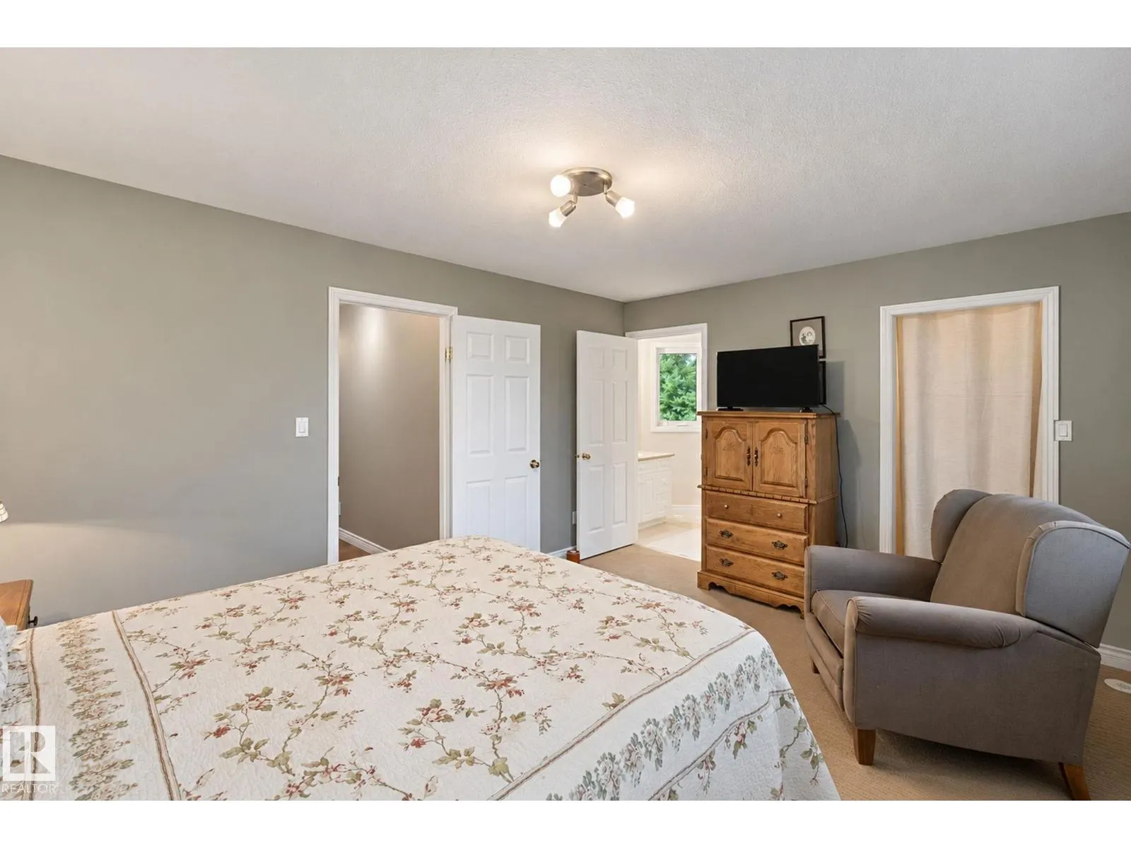 6 ROSENTHAL WY