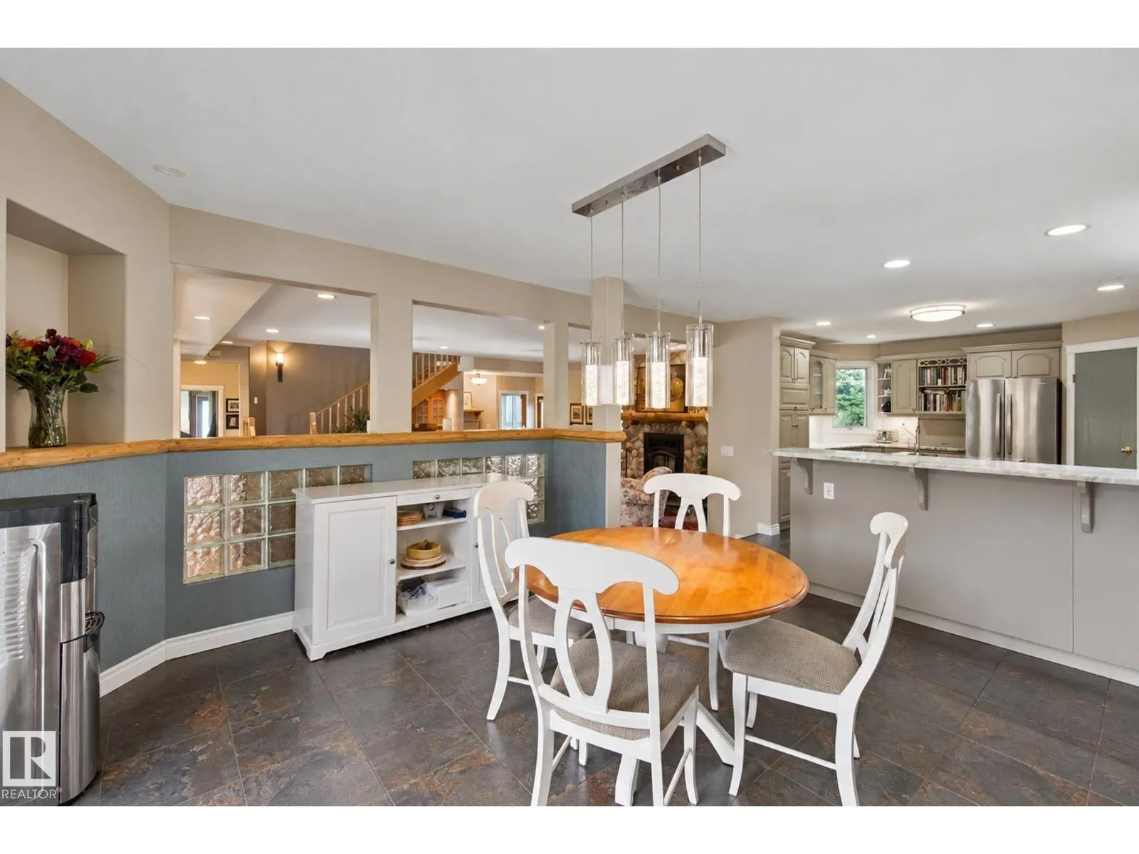 6 ROSENTHAL WY