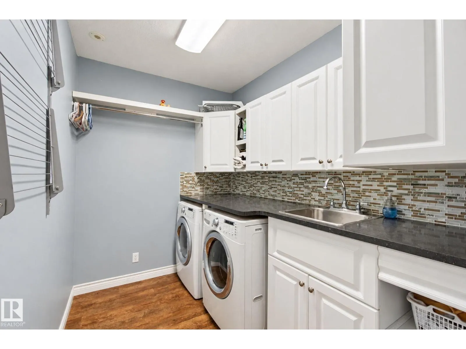 6 ROSENTHAL WY