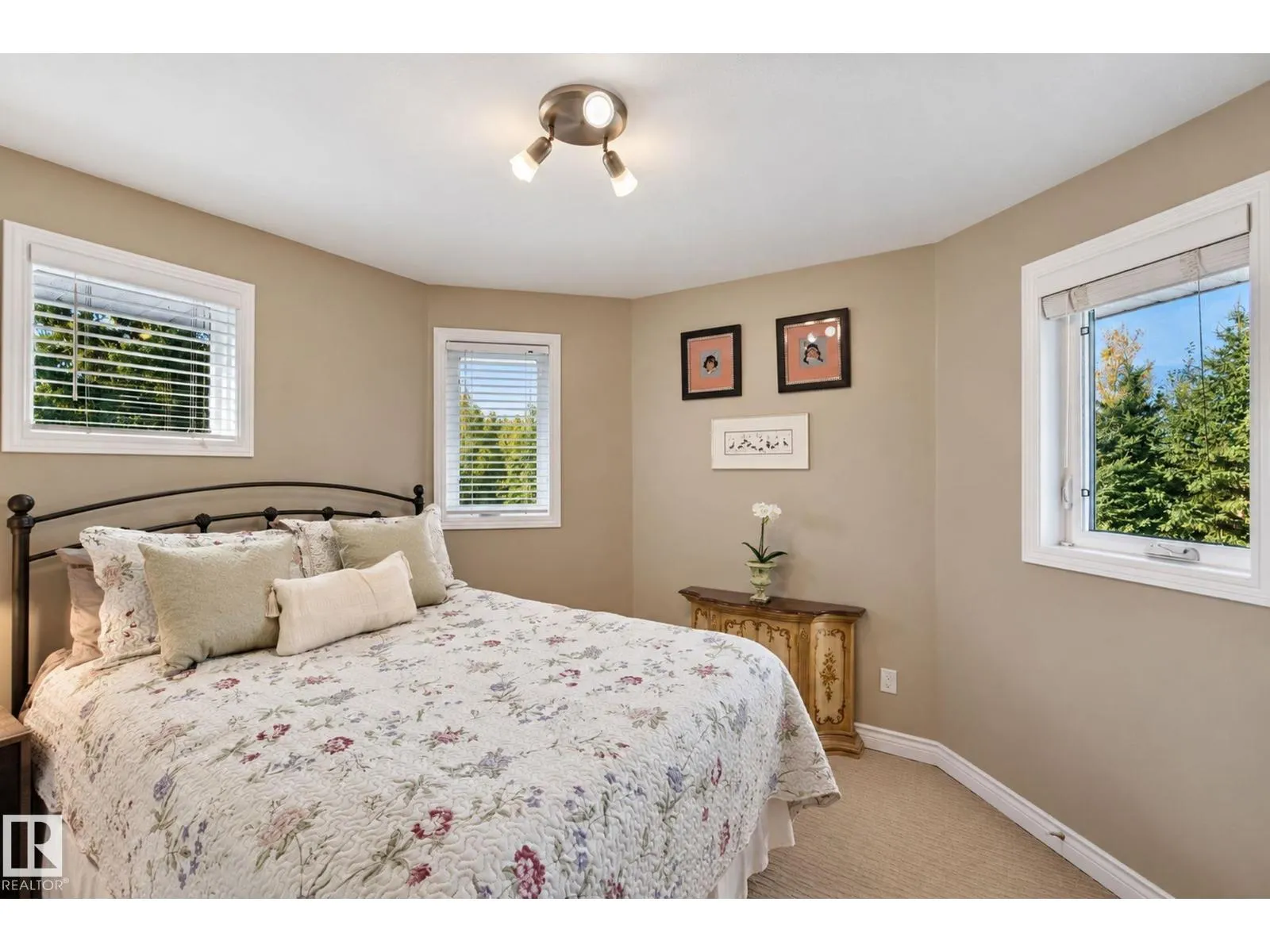 6 ROSENTHAL WY