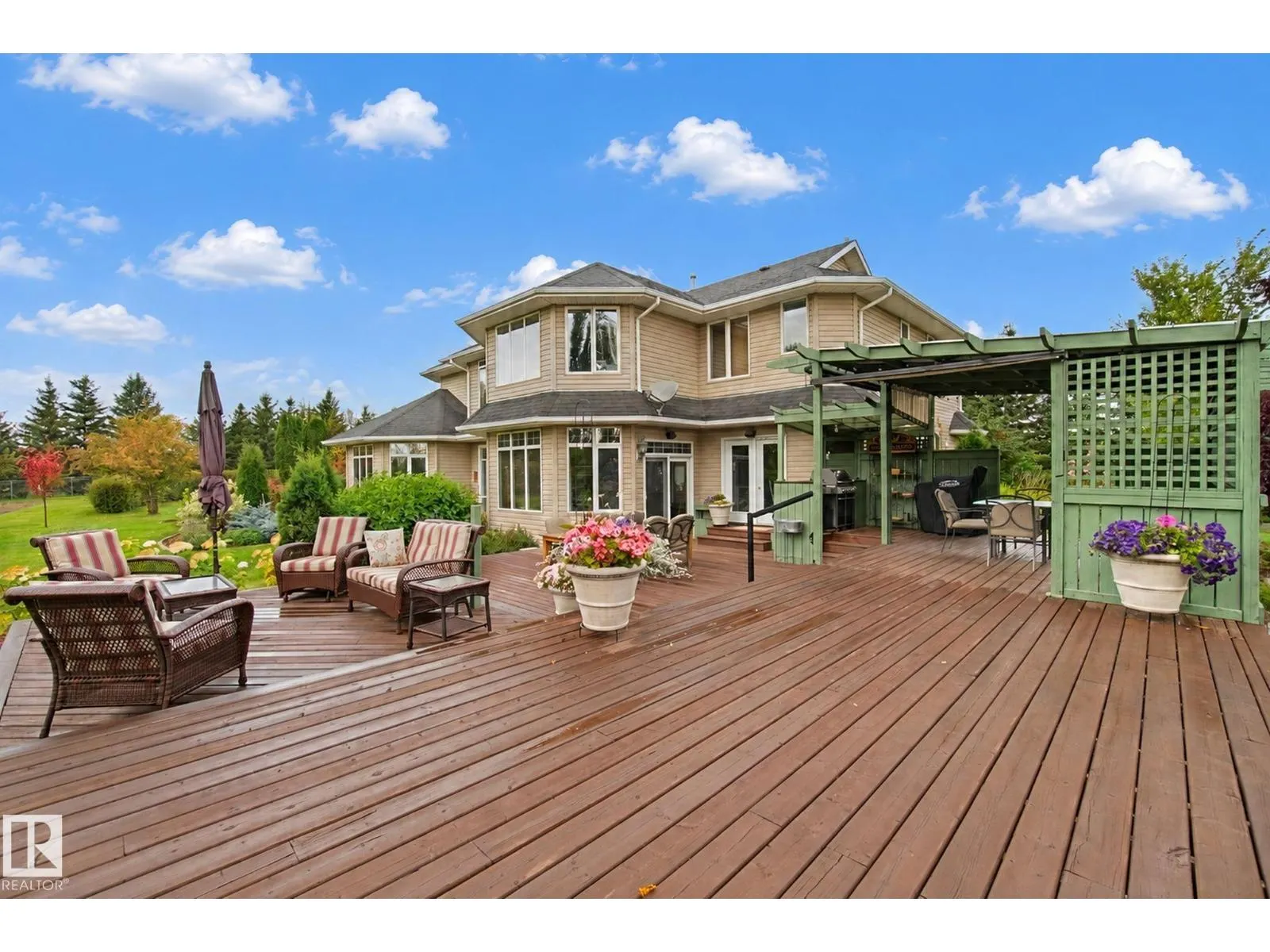 6 ROSENTHAL WY