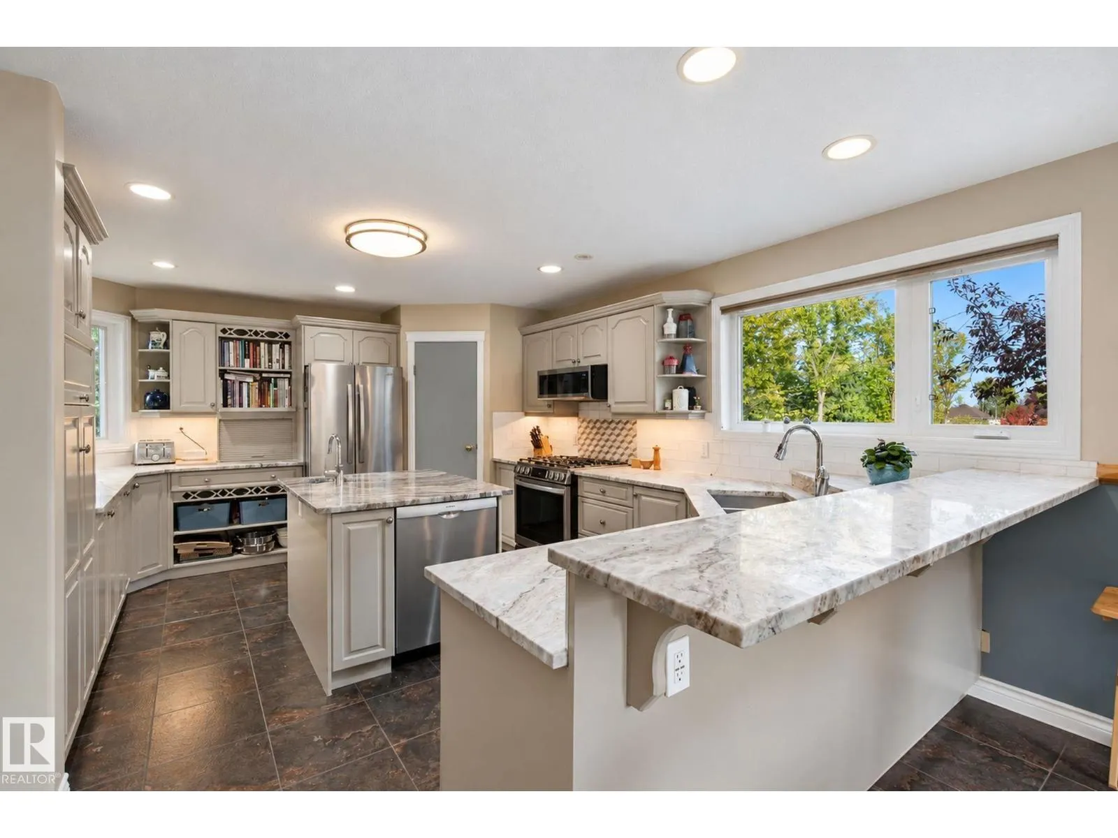 6 ROSENTHAL WY