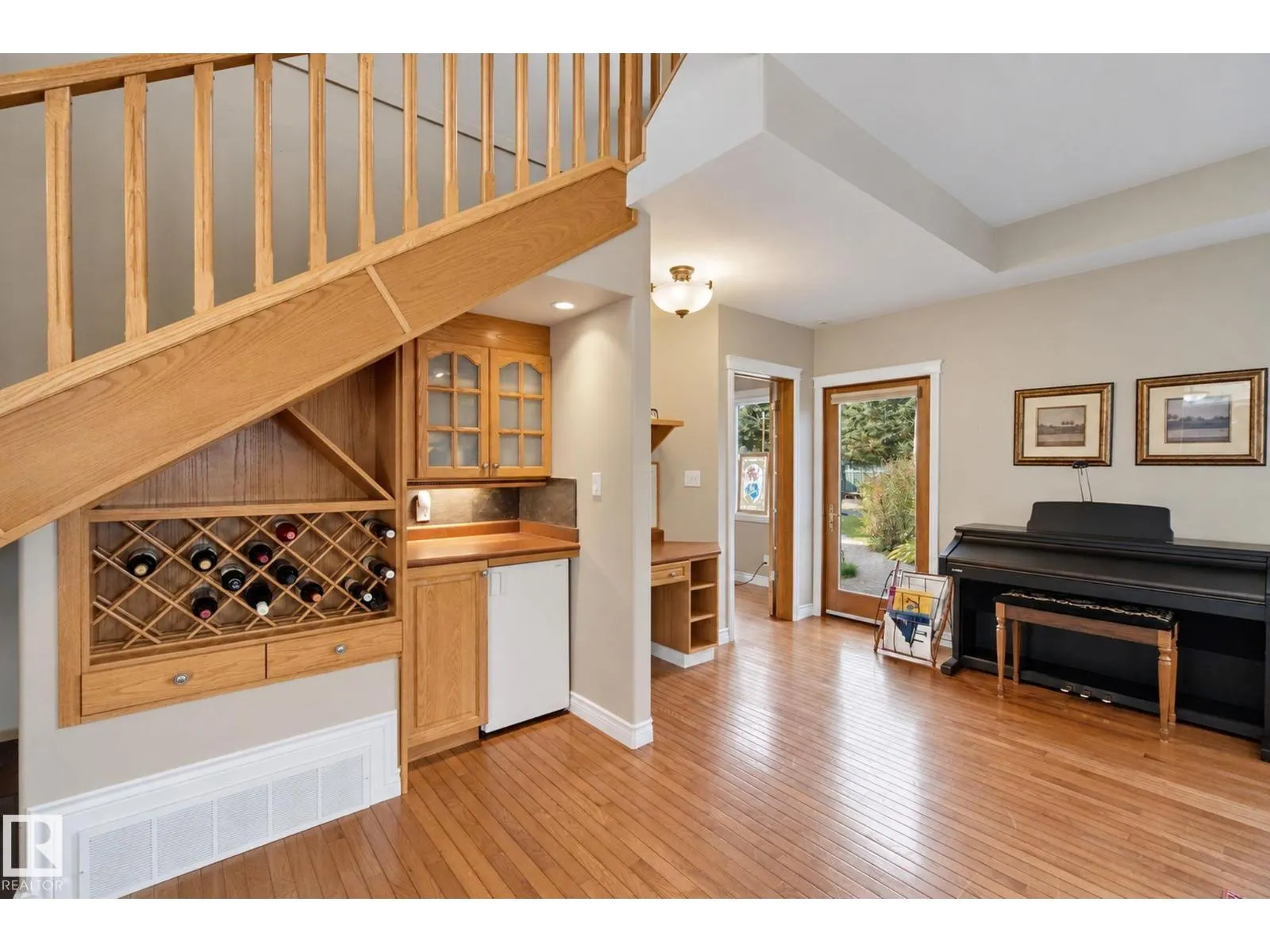 6 ROSENTHAL WY