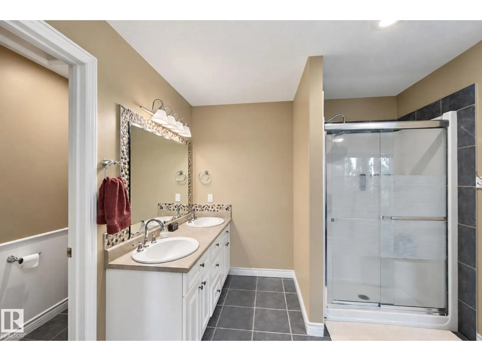 6 ROSENTHAL WY