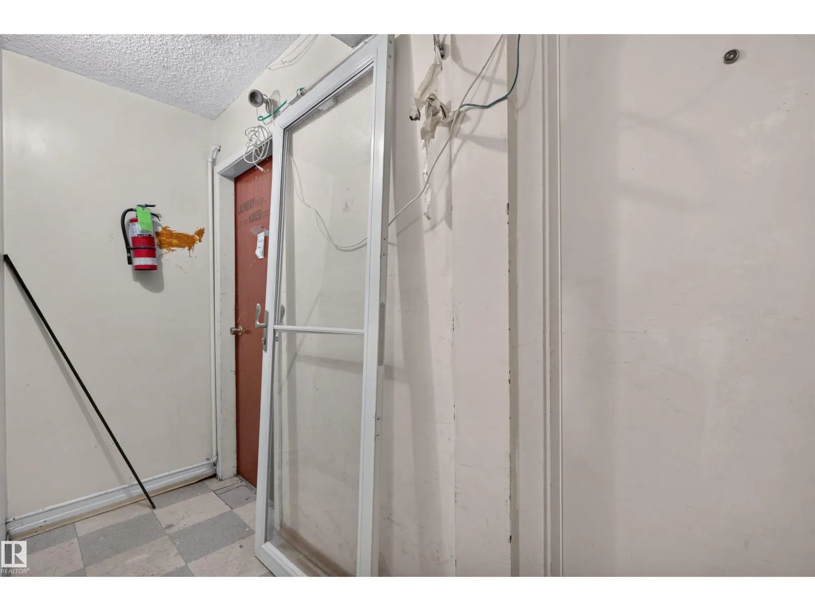 11015 87 AV NW