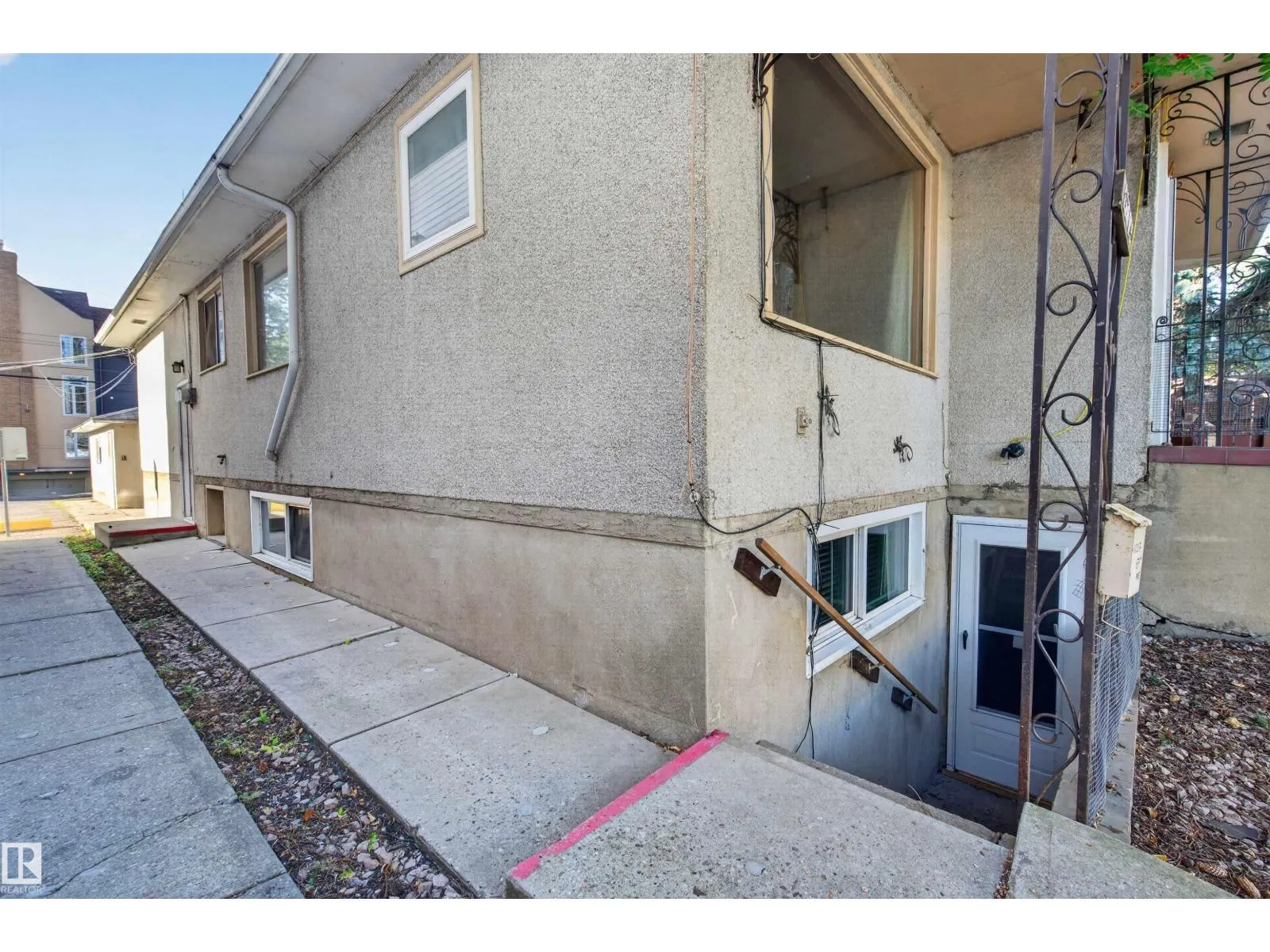 11015 87 AV NW