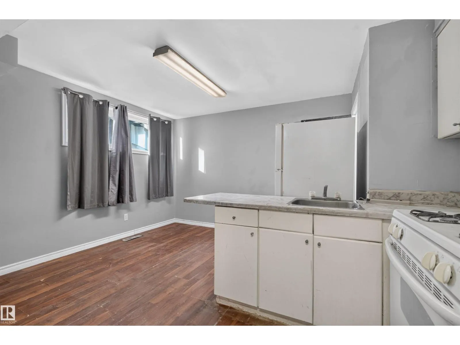 11015 87 AV NW