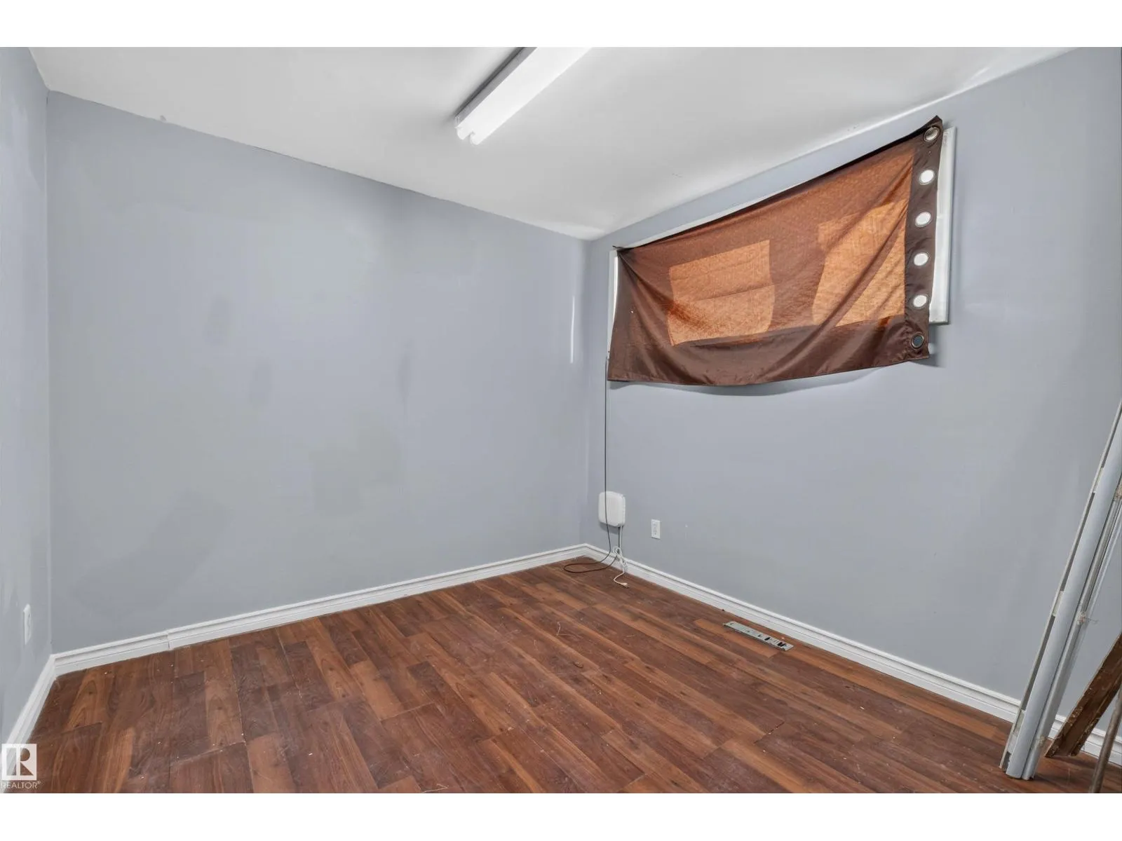 11015 87 AV NW