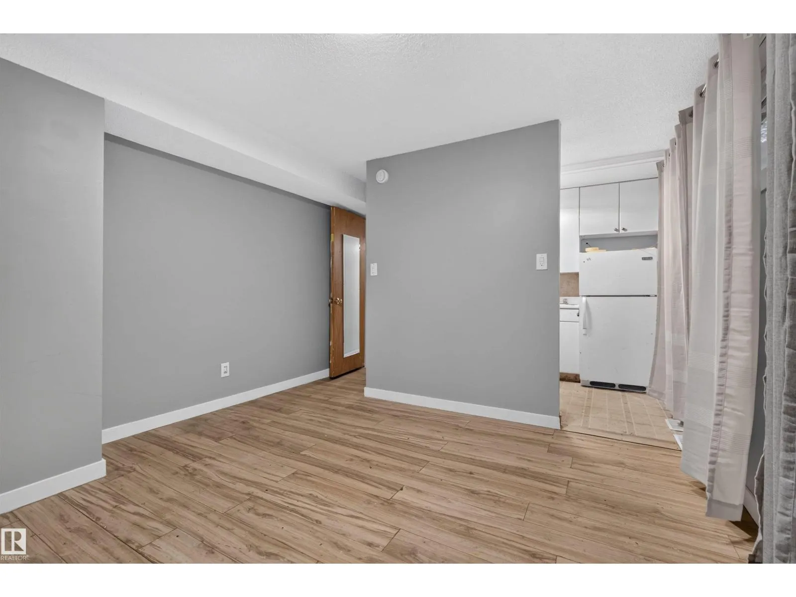 11015 87 AV NW