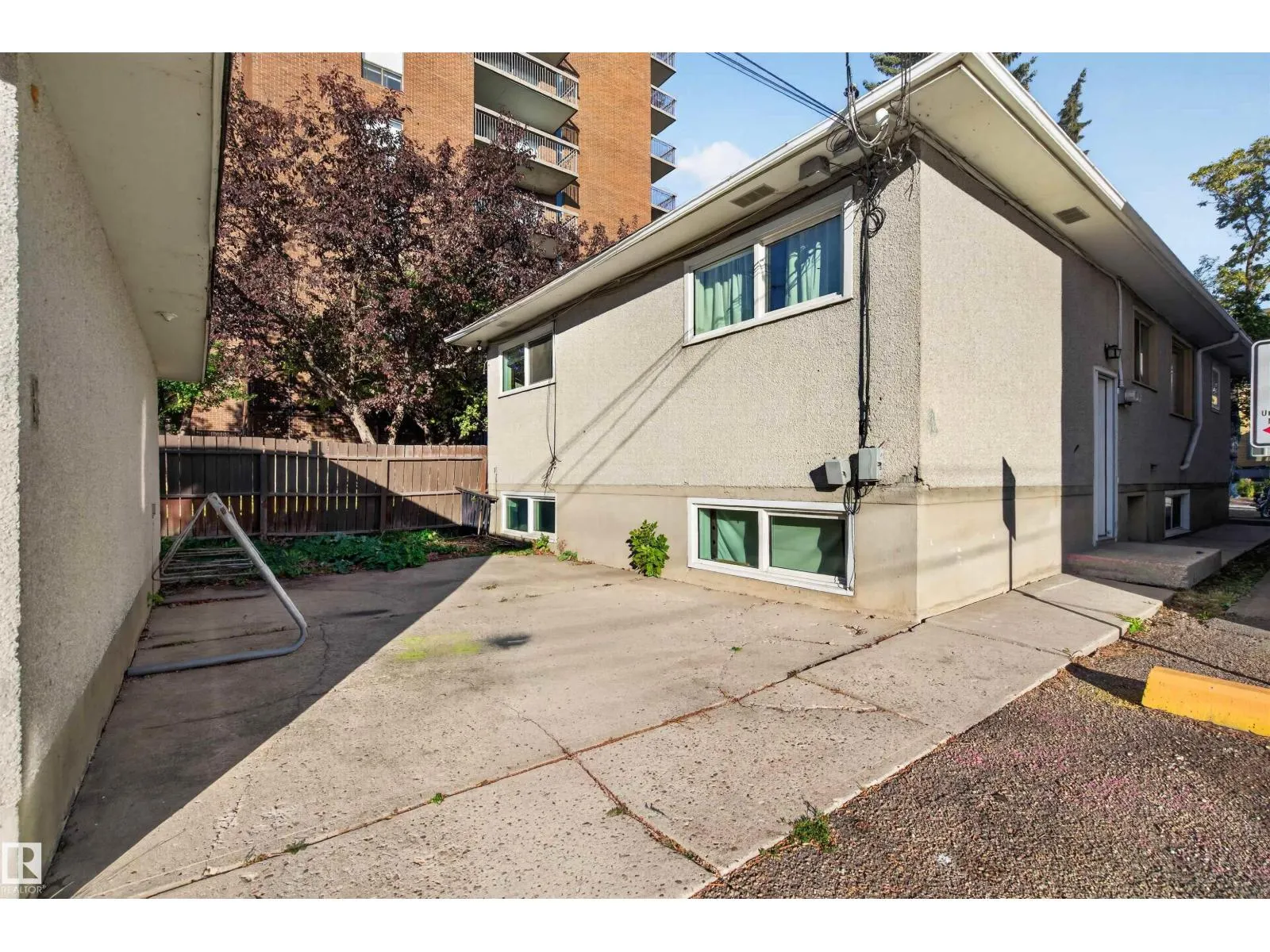11015 87 AV NW