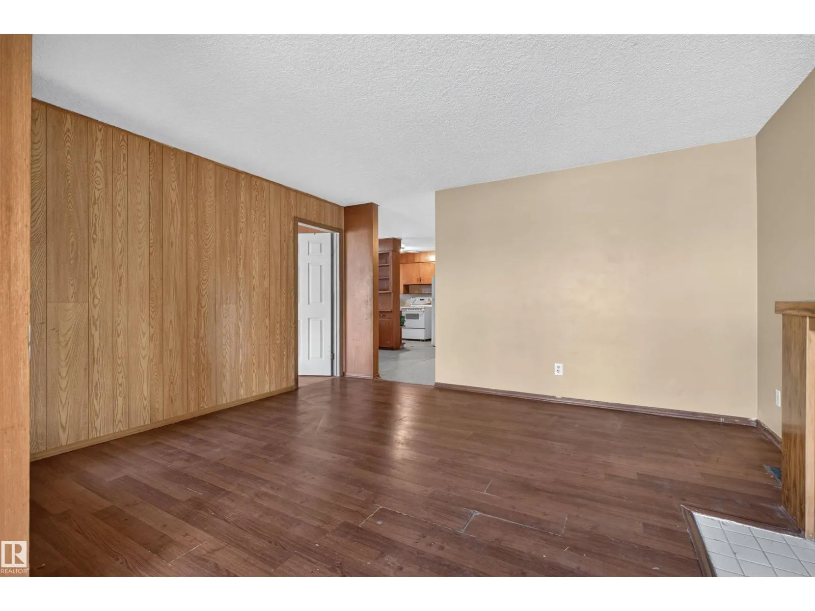 11015 87 AV NW