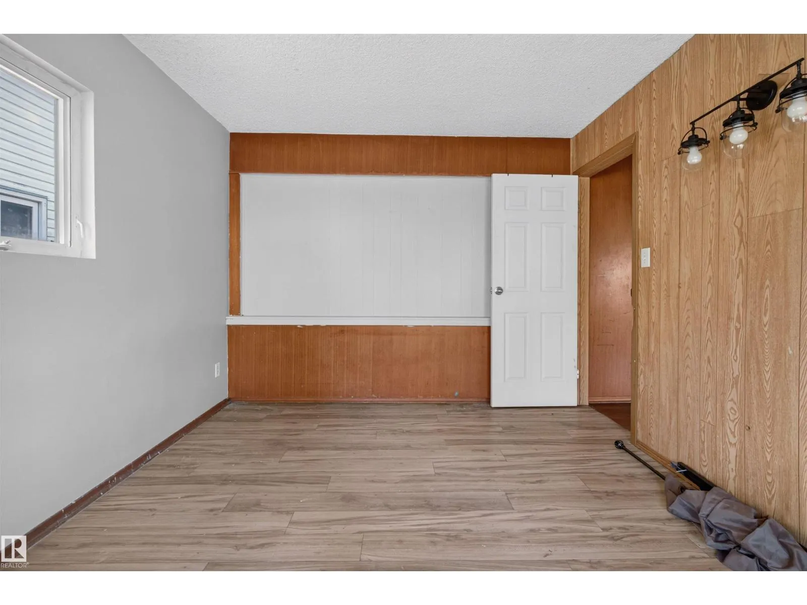 11015 87 AV NW